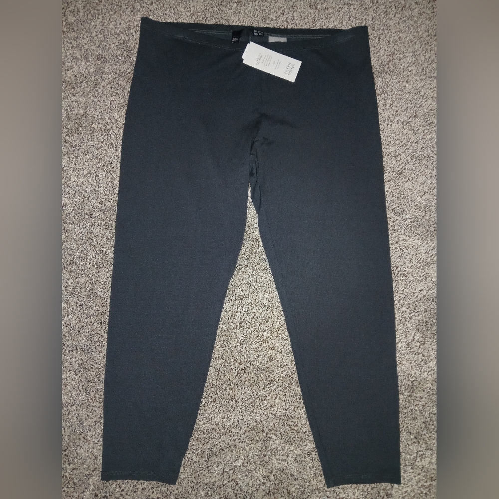 New with tags EILEEN FISHER ladies size LARGE grey capri leggings.